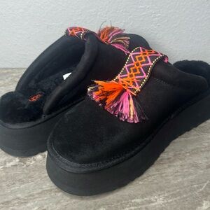 UGG Women’s Tazzle Black Shearling Suede Platform Size 7